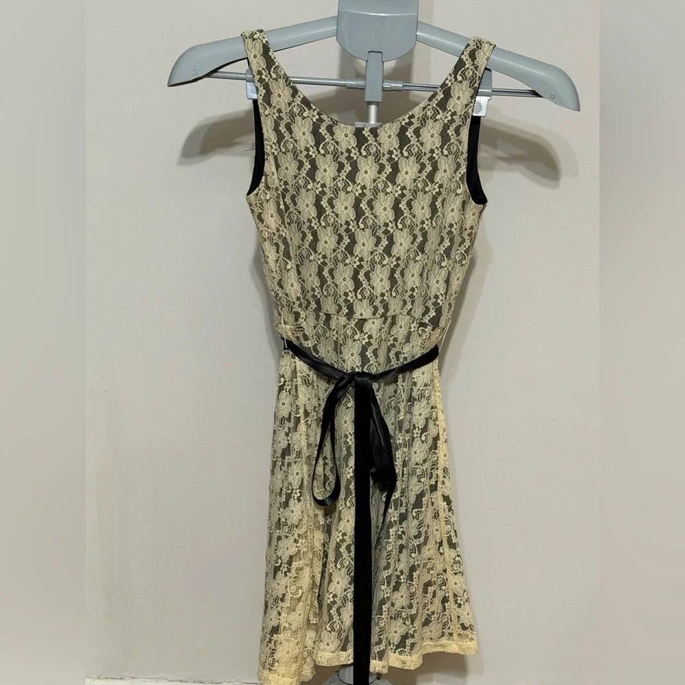 Un Deux Trois Lace Dress Cream & Black